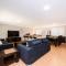 Waves And Moore - Beautifully presented home