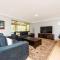 Waves And Moore - Beautifully presented home
