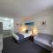 Hi 5 Glenelg Studio Apartment