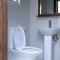 Luxury House - Sleeps 8 & Free Parking