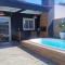 Casa Nova com Piscina 3 quartos