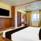 Super Townhouse Zero Mile Gandhi Setu Formerly Classic Court