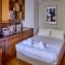 R House Trikala