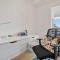 Riverside Retreat - Enjoy Walking Trails, FREE Banff Pass, Gym, Wine & Parking! Work Space Included!