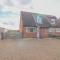 4 bed house 50 yards from the beach & lighthouse