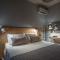 Tierra Verde, Luxury Retreat with 3 Acres Lush Garden