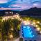 Villa Recluso-3 bd luxury country villa, huge heated pool with hydromassage, individual bbq & large yard, mountain view