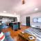 Deanys Uptop Luxury Suite