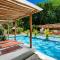 Buendía Lux Mango Suite Pool and BBQ Steps to Beach