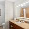 Hampton Inn Dekalb - Near the University