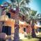 Feakes Apartments
