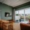 Mountain-View Stay, Aircon, WiFi, Parking