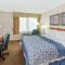 Days Inn by Wyndham Fort Myers Springs Resort - استيرو