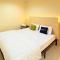 Urbanview Hotel Ling near Jawa Timur Park 2