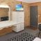 Cousins Motor Inn