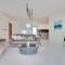 Beachfront Luxury Villa Perenna