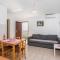 Cozy Apartment In Jurandvor With Wifi