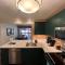 Tastefully Remodeled Condo at Mammoth Ski & Racquet Club, Hot Tub, Garage, 10 Min Walk to Ski Lifts