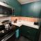 Tastefully Remodeled Condo at Mammoth Ski & Racquet Club, Hot Tub, Garage, 10 Min Walk to Ski Lifts