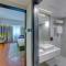Howard Johnson Plaza by Wyndham Dubai Deira