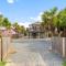 Newly Renovated 2 Bedroom Beach House Free Parking Newly Renovated 2 Bedroom Beach House Free Parking