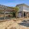 Newly Renovated 2 Bedroom Beach House Free Parking Newly Renovated 2 Bedroom Beach House Free Parking