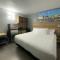 Days Inn & Suites by Wyndham Texas City