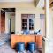 OYO 94775 Palm Cafe Inn