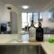 Lovely 2Bed Apt in the heart of CBD with parking