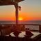 Wake Up by the Sea Oceanfront Garden Retreat with Pool