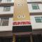 Super Capital O Seven Wonders Inn Near Sahara Ganj Mall