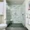 Downtown-King Bed-ADA Elevator-In Unit Laundry