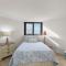 Stylish beachfront condo with spa/pool and ocean views