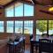 Trader Scotts - Lakefront and Gorgeous!