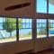 Trader Scotts - Lakefront and Gorgeous!