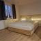 Mirchel Pintli Zimmer 1, Hotel und Restaurant