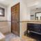 Walk to Festivals! Windows, Fireplace, Hot Tub condo