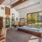 Walk to Festivals! Windows, Fireplace, Hot Tub condo