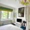 LITTLE LONDON ONE boutique apartment Netflix TV Old Town