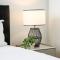 Sydney CBD modern apt with pool gym parking 8 ppl