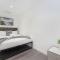 Sydney CBD modern apt with pool gym parking 8 ppl