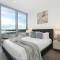 Sydney CBD modern apt with pool gym parking 8 ppl