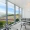 Sydney CBD modern apt with pool gym parking 8 ppl