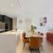 Sydney CBD modern apt with pool gym parking 8 ppl