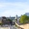 Sydney CBD modern apt with pool gym parking 8 ppl