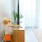 Sydney CBD modern apt with pool gym parking 8 ppl