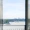 Sydney CBD modern apt with pool gym parking 8 ppl