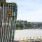 Sydney CBD modern apt with pool gym parking 8 ppl