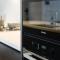 Sydney CBD modern apt with pool gym parking 8 ppl