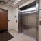 Elevator-King Bed-Walk Downtown-Free Garage Parking-Laundry